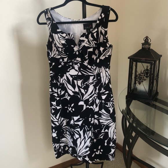 Scarlett Dresses & Skirts - Scarlett Floral Dress Sleeveless